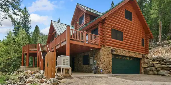 1490 Hummingbird Drive