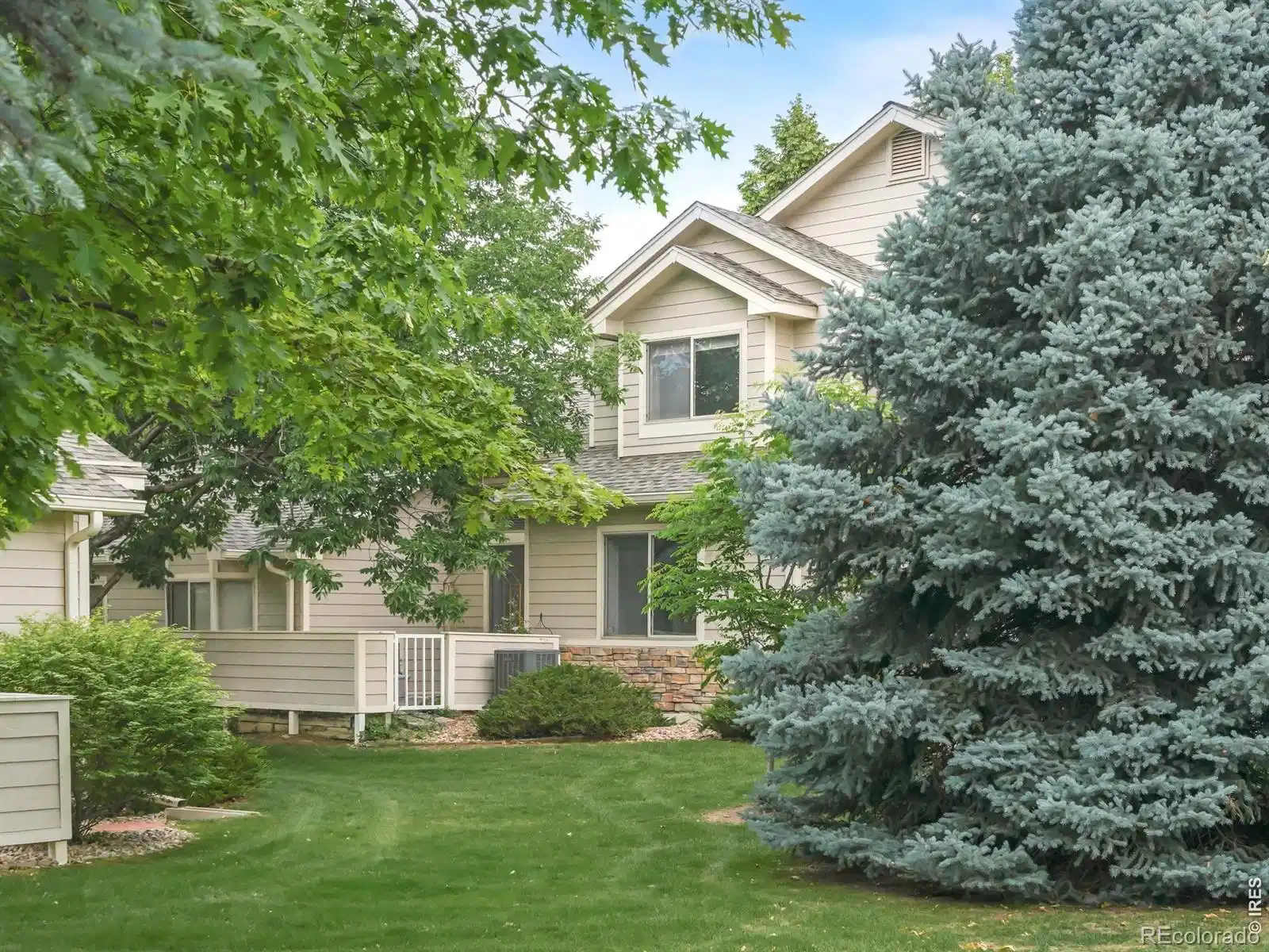Image 1: Backside of unit and patio