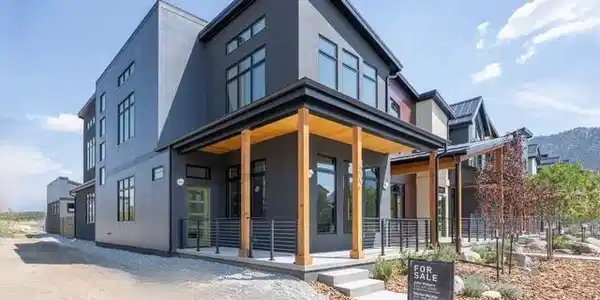 402 E Arkansas Street