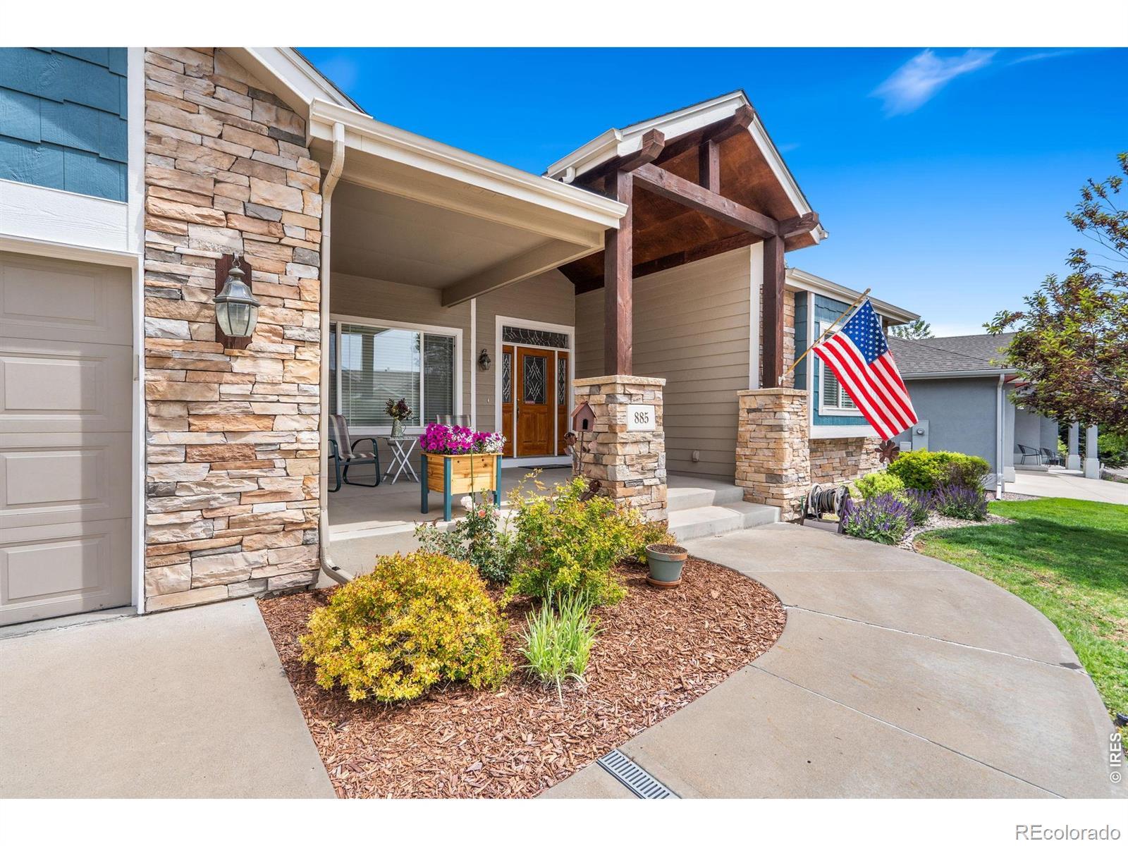 Image 4: front of home from driveway