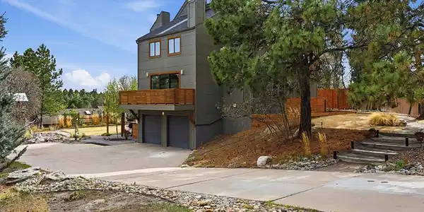 8190 Lakeshore Drive