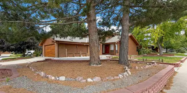 Image 4: front exterior with yard