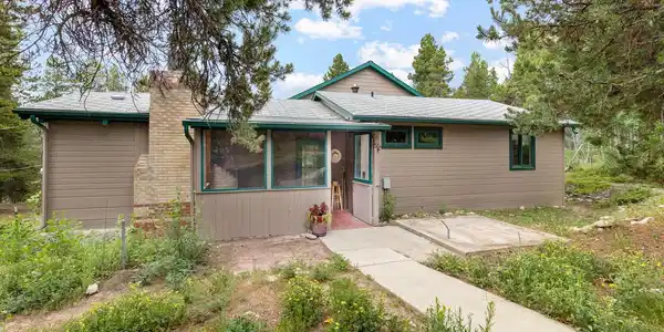 48 Warren Road