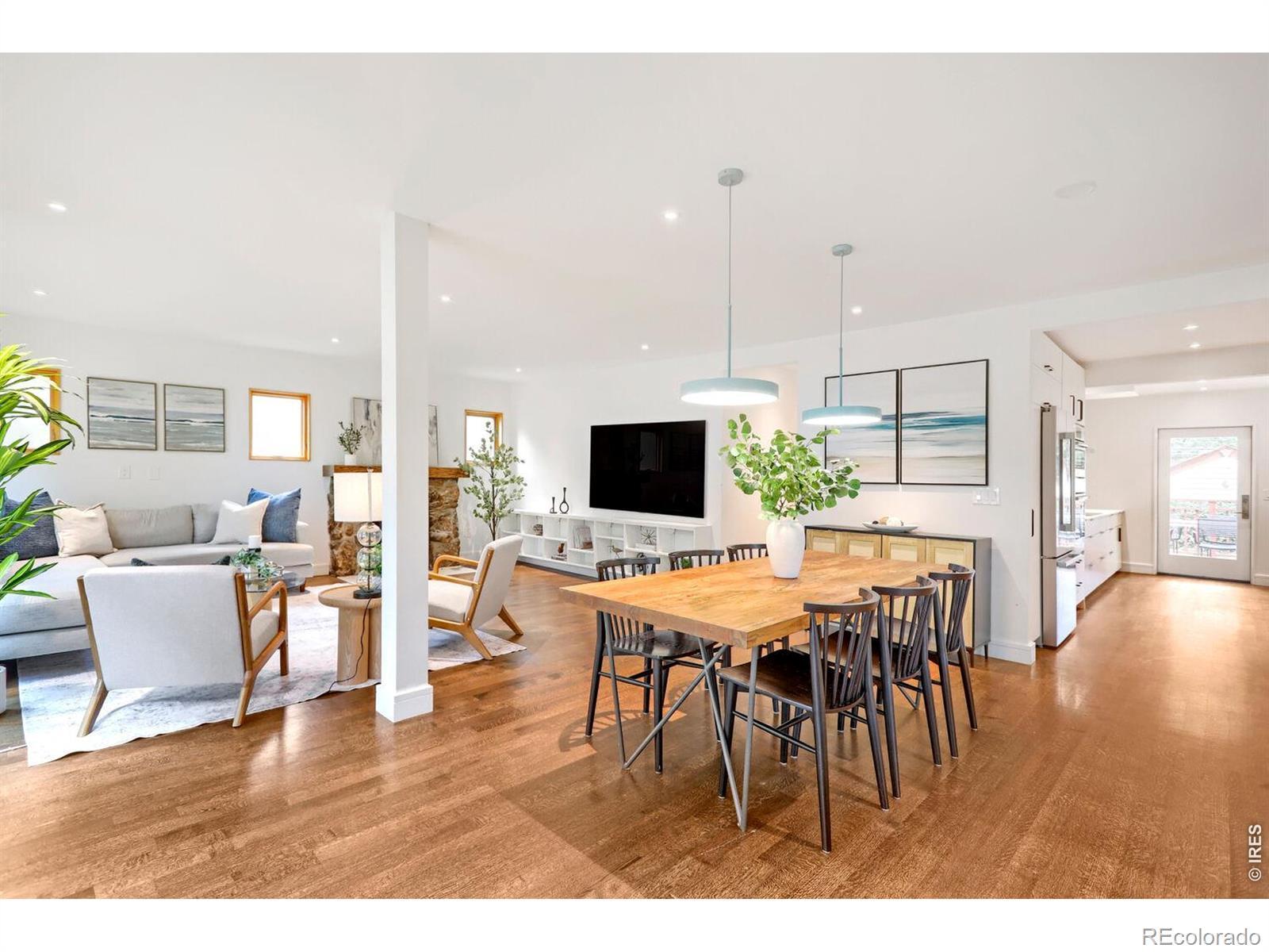 Image 3: Open living area Image 3: Open living area