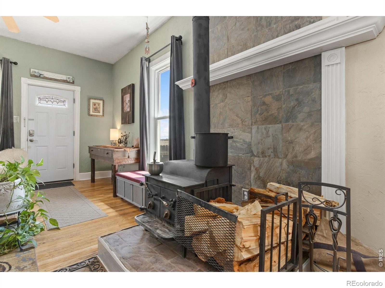Image 4: Wood burning stove for cozy winter days - the home also has a HE Furnace Image 4: Wood burning stove for cozy winter days - the home also has a HE Furnace