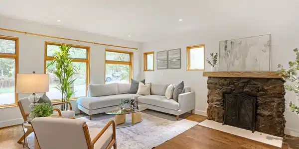 Image 4: Living room with wood burning fireplace Image 4: Living room with wood burning fireplace