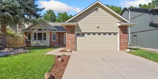 Image 2: South Facing Driveway &  Large 2 Car Garage (500 +/- sq ft)