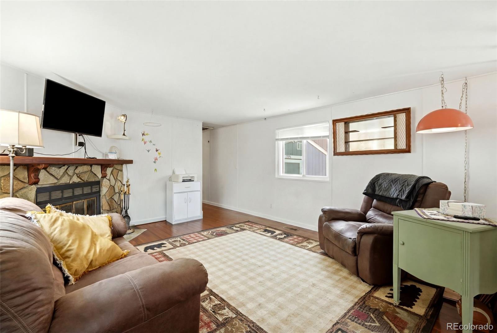 Image 3: Family Room - Great Light! (Virtually touched) Image 3: Family Room - Great Light! (Virtually touched)