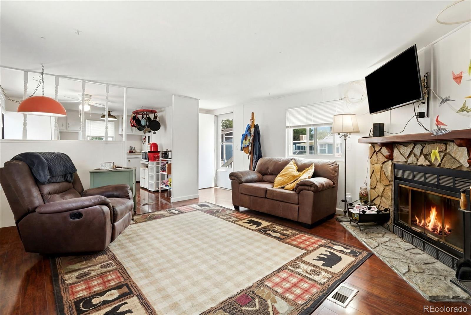 Image 4: Family Room, Entry, Kitchen Image 4: Family Room, Entry, Kitchen