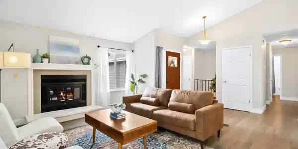 Image 2: Bright and inviting living space Image 2: Bright and inviting living space