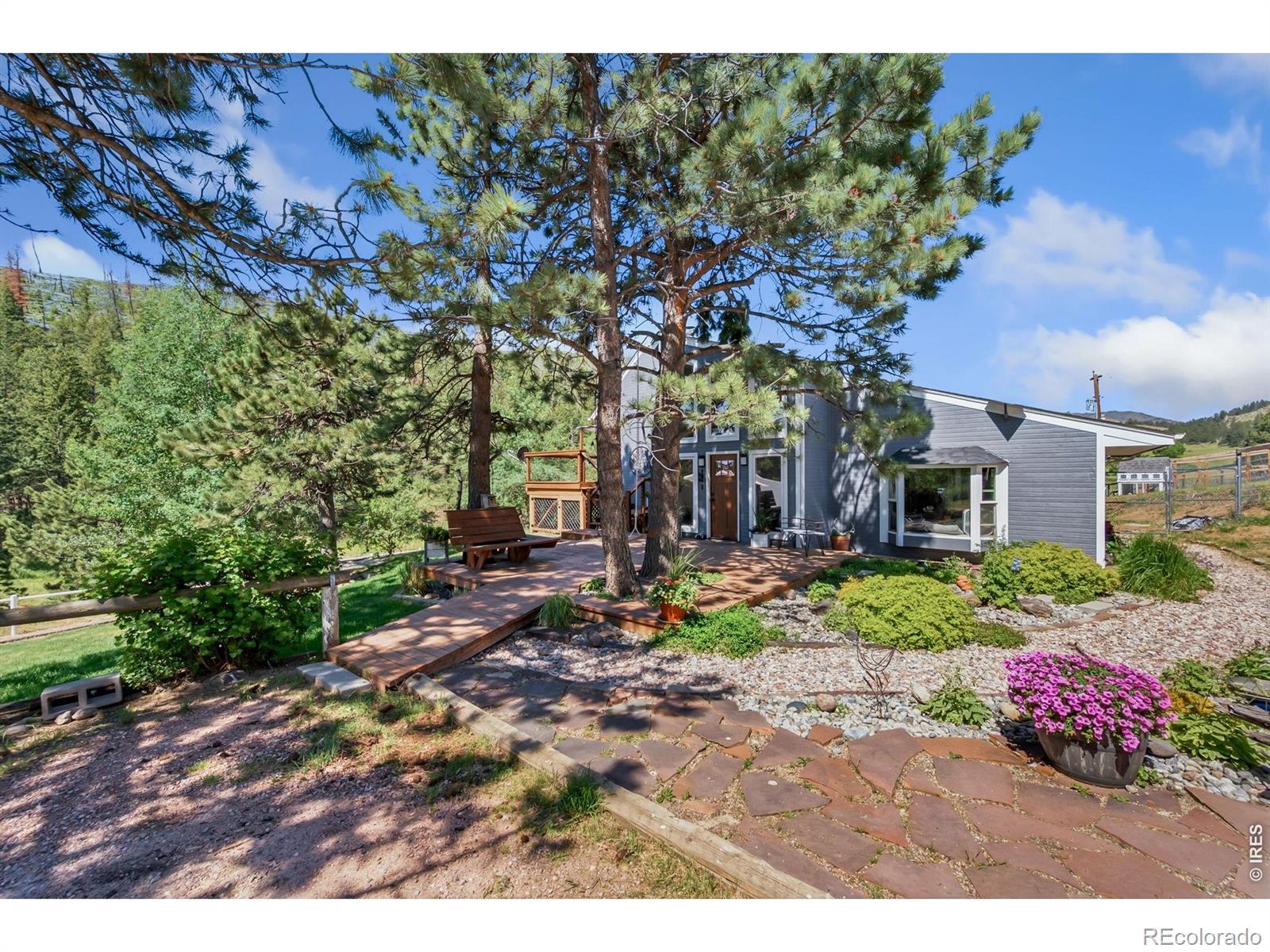 Image 4: Beautiful, mature landscaping, flagstone, newer decking Image 4: Beautiful, mature landscaping, flagstone, newer decking
