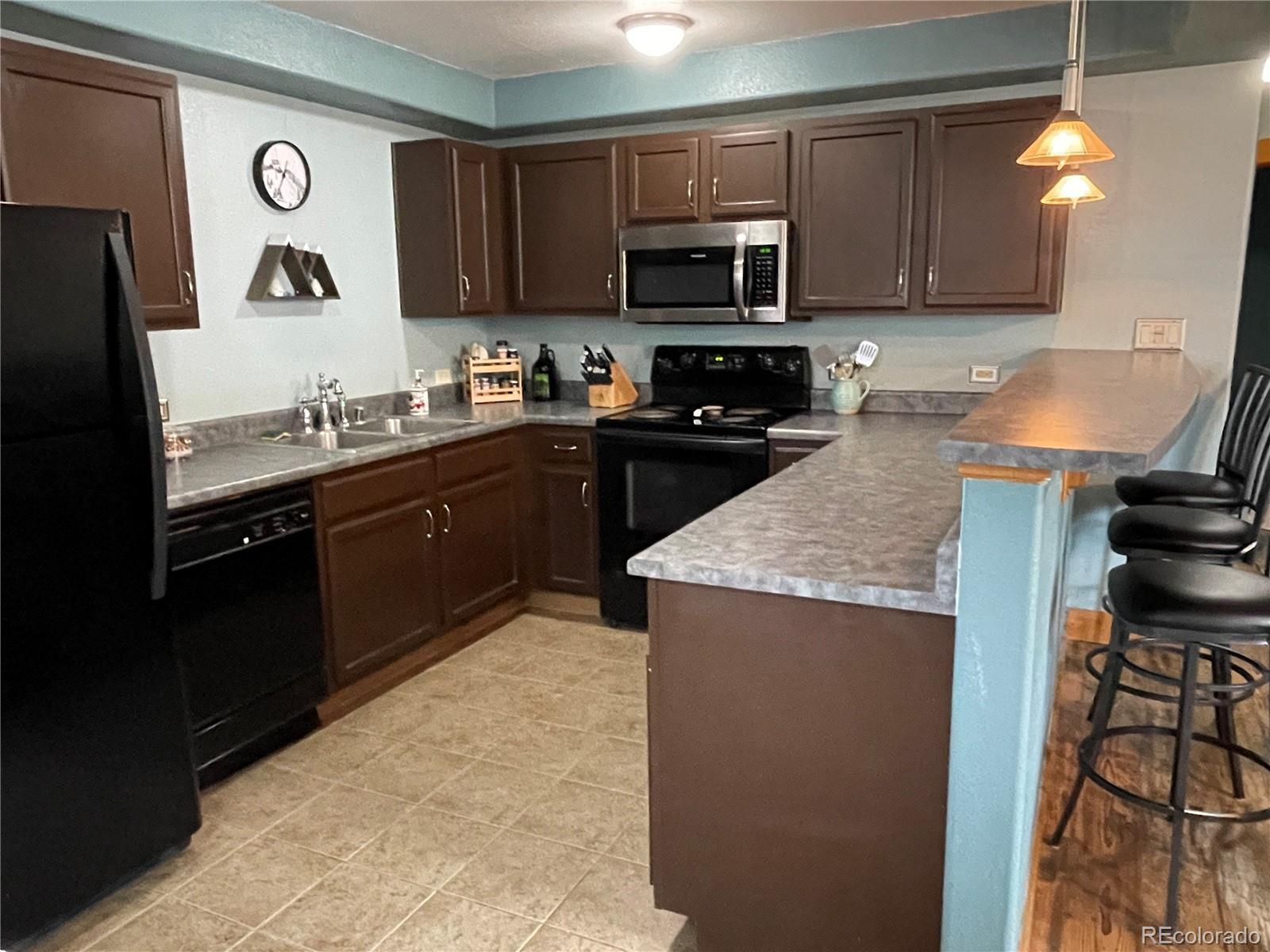 Image 4: kitchen