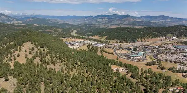 Image 2: Nestled in the picturesque foothills of Evergreen, Colorado Image 2: Nestled in the picturesque foothills of Evergreen, Colorado