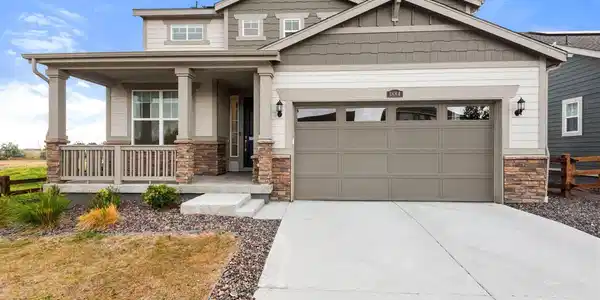 Image 2: 2 Car Garage Image 2: 2 Car Garage