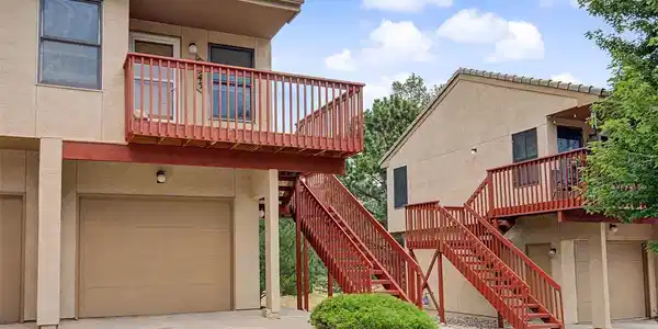 6945 Yellowpine Drive
