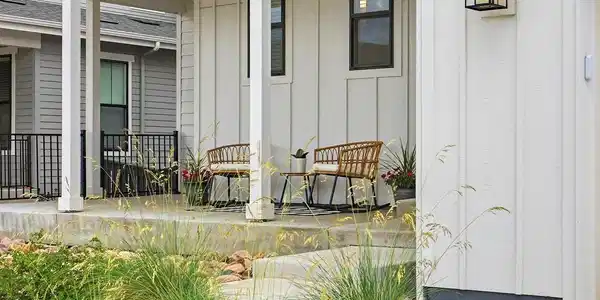 Image 2: Inviting front porch Image 2: Inviting front porch
