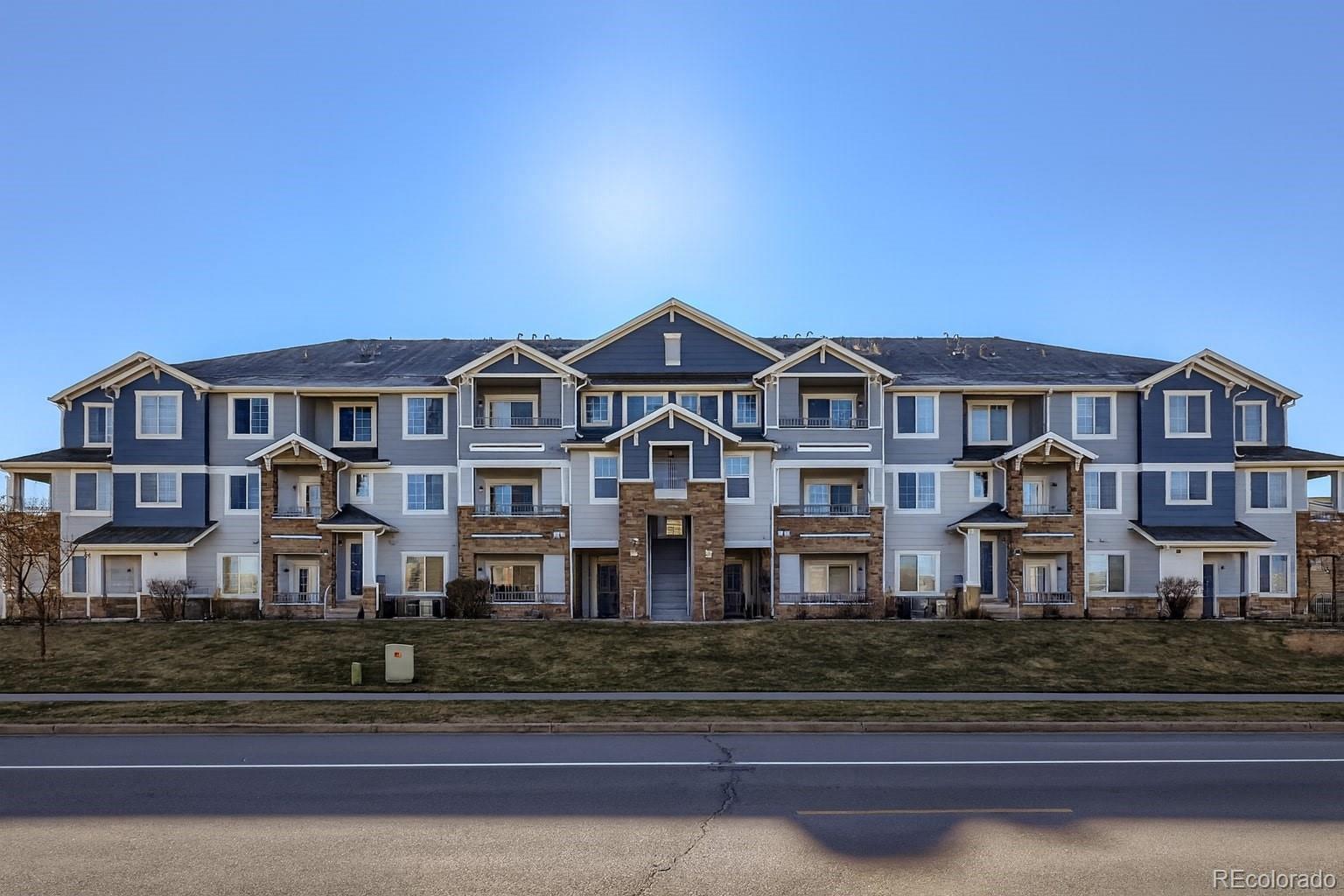 Image 1: Beautiful, Recently Painted Buioldings Image 1: Beautiful, Recently Painted Buioldings