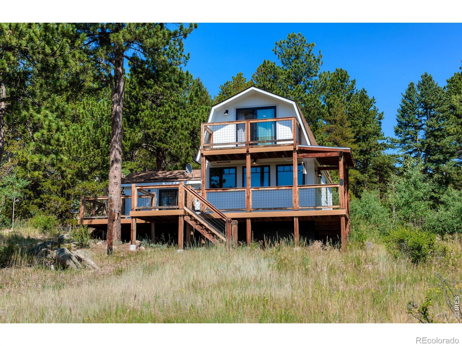 Image 3: Decks to enjoy the outdoors