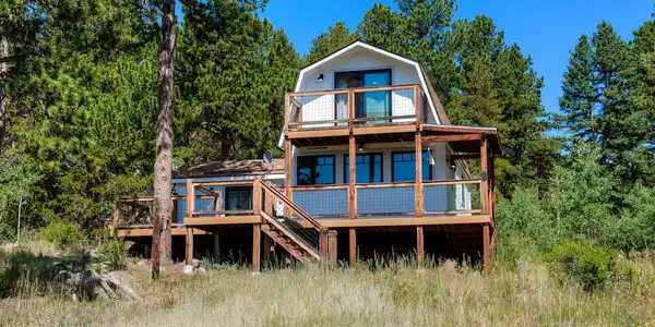 Image 3: Decks to enjoy the outdoors