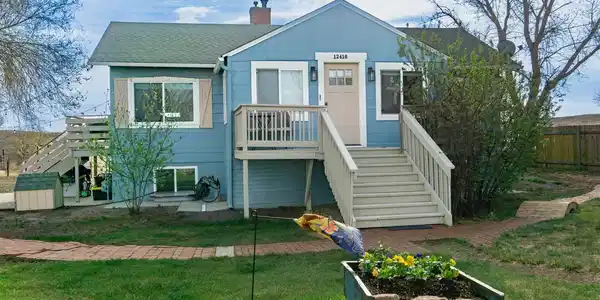 Image 3: Blue House Image 3: Blue House