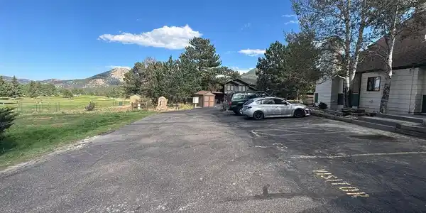 Image 2: Peaceful location at back of complex Image 2: Peaceful location at back of complex