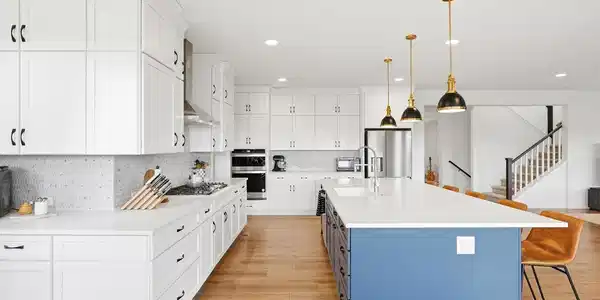 Image 4: Check out all those cabinets Image 4: Check out all those cabinets