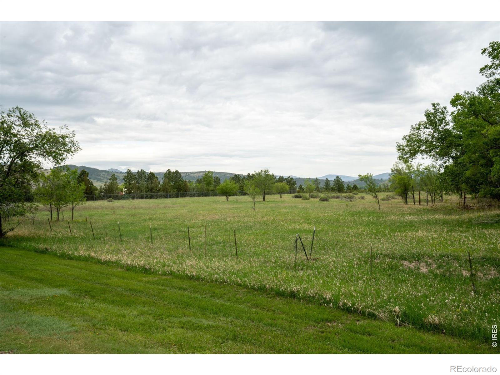 Image 2: Location cant be beat, blocks from Reservoir Ridge Trail System, Kestrel Fields Natural Area and 10 minutes to Old Town
