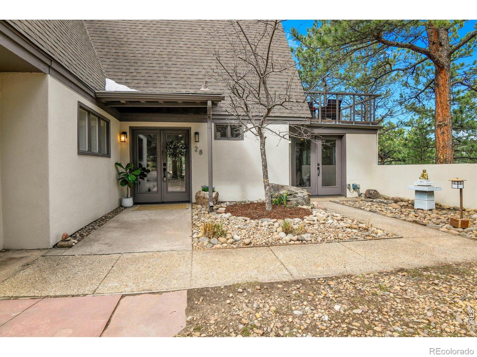Image 4: Front entry Image 4: Front entry