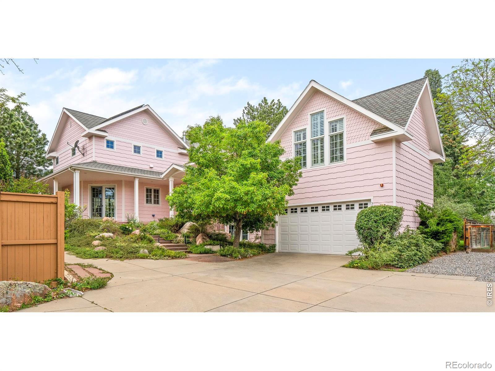 Image 1: spacious + private + elevated corner lot Image 1: spacious + private + elevated corner lot