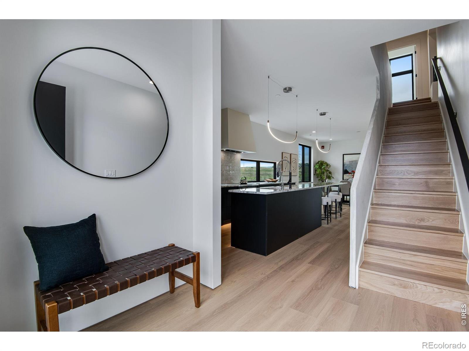 Image 4: Entryway