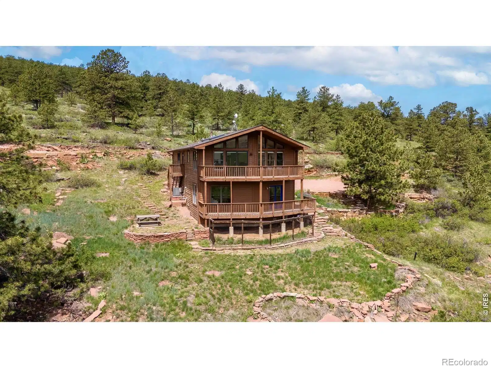 Image 1: Custom 3 bed/2 bath home on 34 scenic acres with trees and red rock formations Image 1: Custom 3 bed/2 bath home on 34 scenic acres with trees and red rock formations