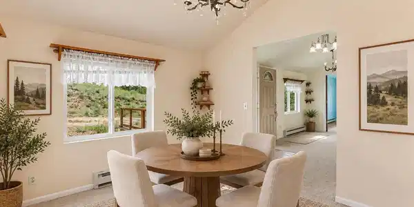 Image 3: Upstairs dining room Image 3: Upstairs dining room