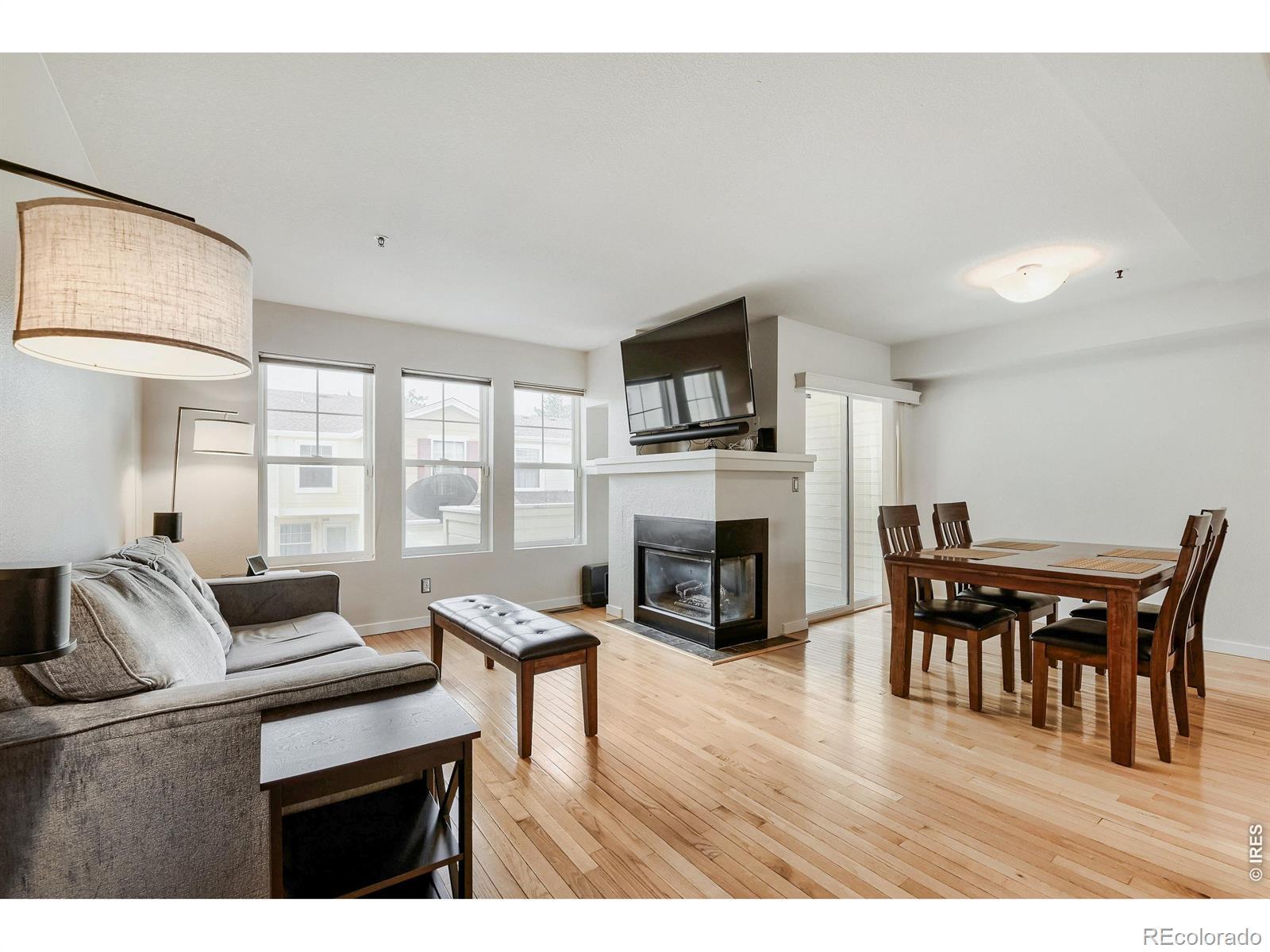 Image 4: Living Room Image 4: Living Room