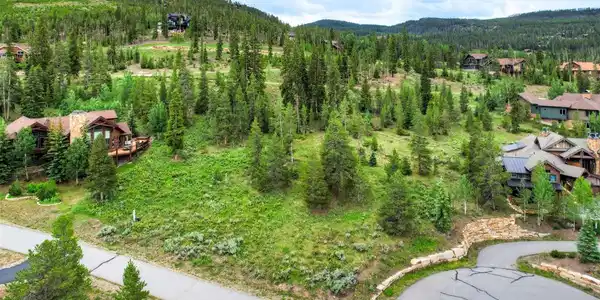 407 Lake Edge Drive