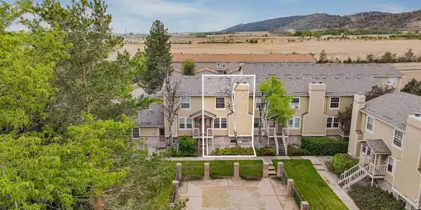 Image 2: The perfect layout with no neighbors above or below for ultimate privacy and peace. Image 2: The perfect layout with no neighbors above or below for ultimate privacy and peace.