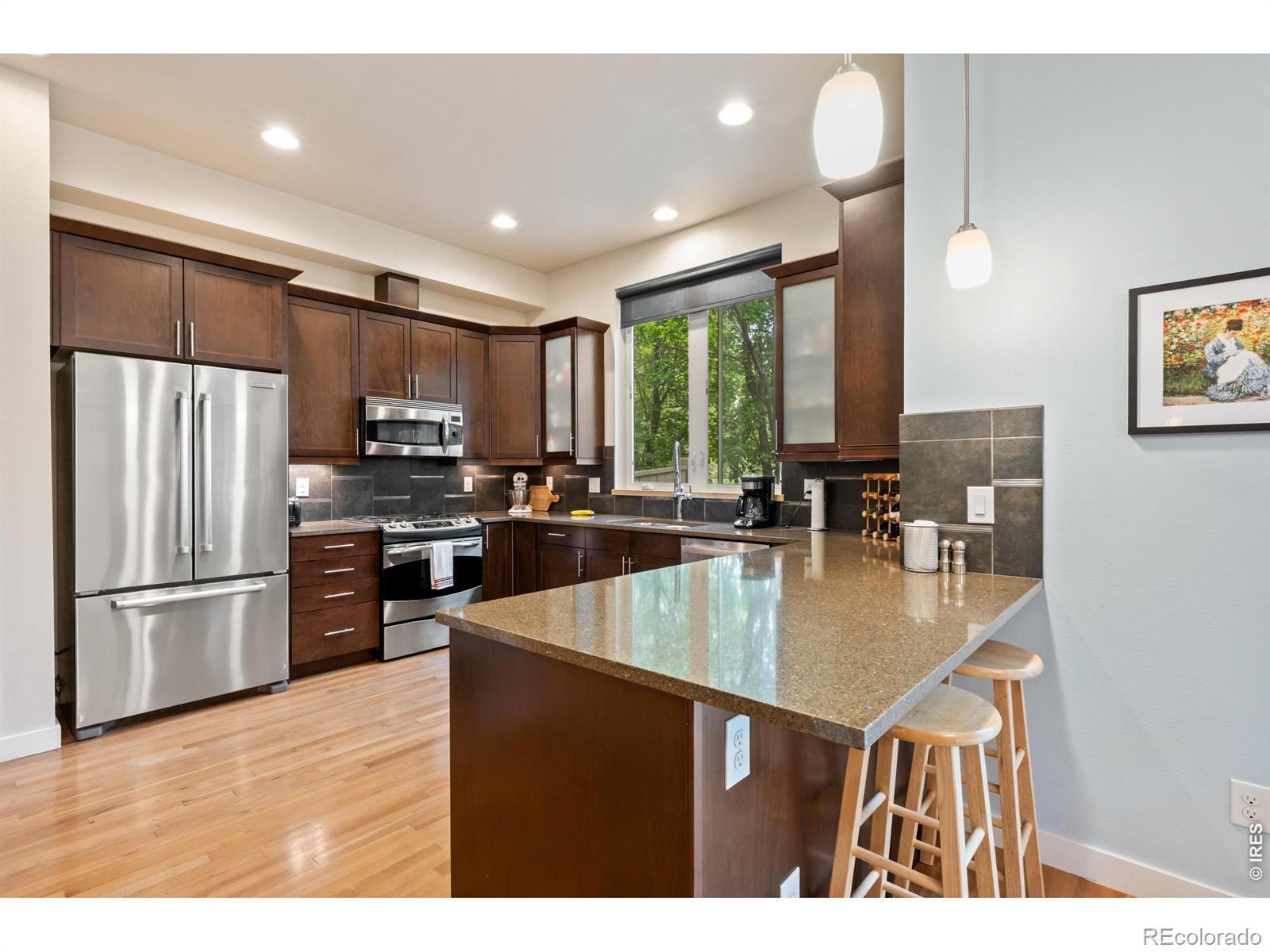 Image 4: Spacious eat-in kitchen Image 4: Spacious eat-in kitchen