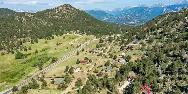 Image 3: Just minutes to downtown Estes Park, Colorado and the entrance to Rocky Mountain National Park Image 3: Just minutes to downtown Estes Park, Colorado and the entrance to Rocky Mountain National Park