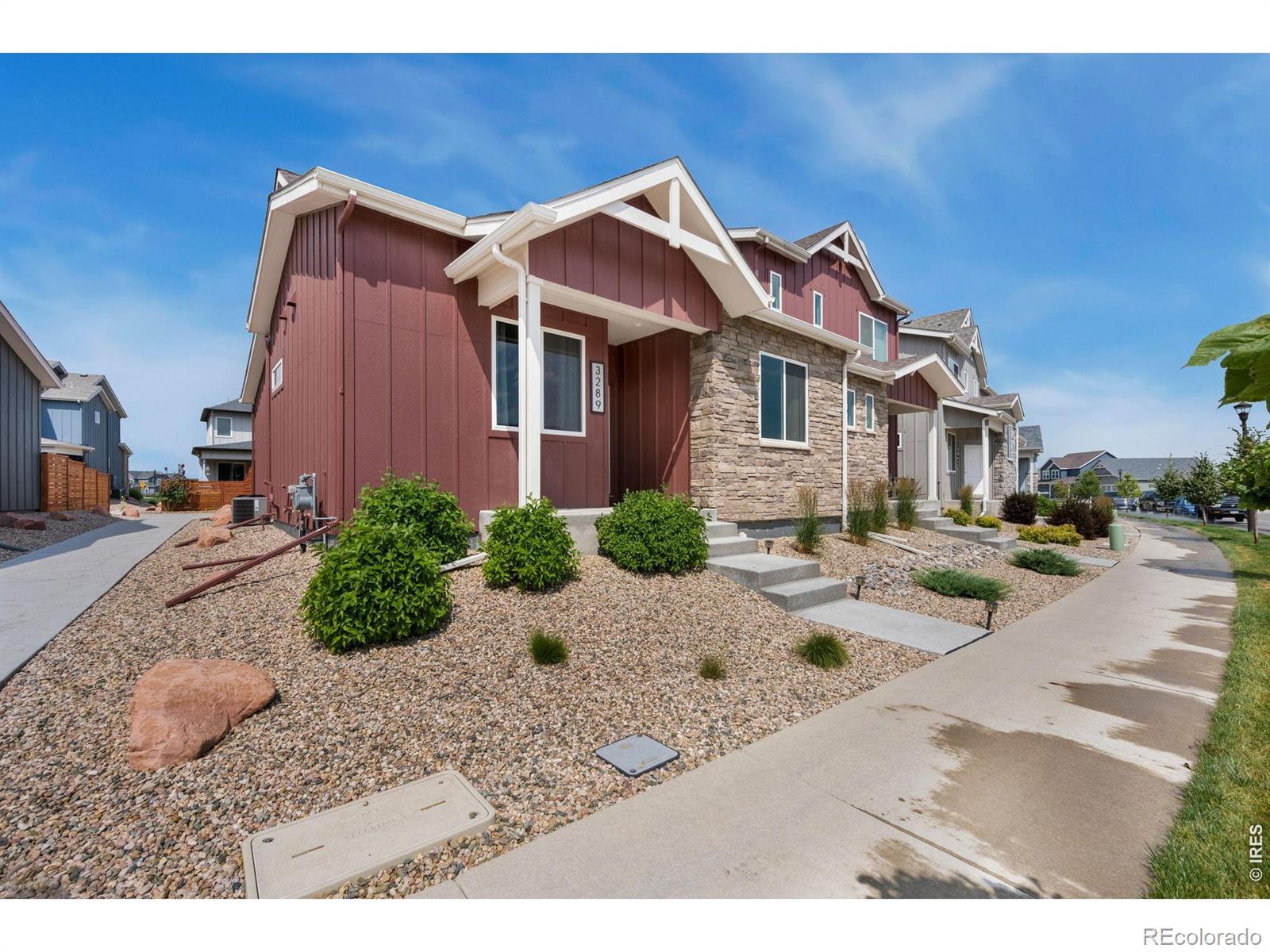 Image 2: Meticulously maintained ranch-style half-duplex. Better than new! Image 2: Meticulously maintained ranch-style half-duplex. Better than new!