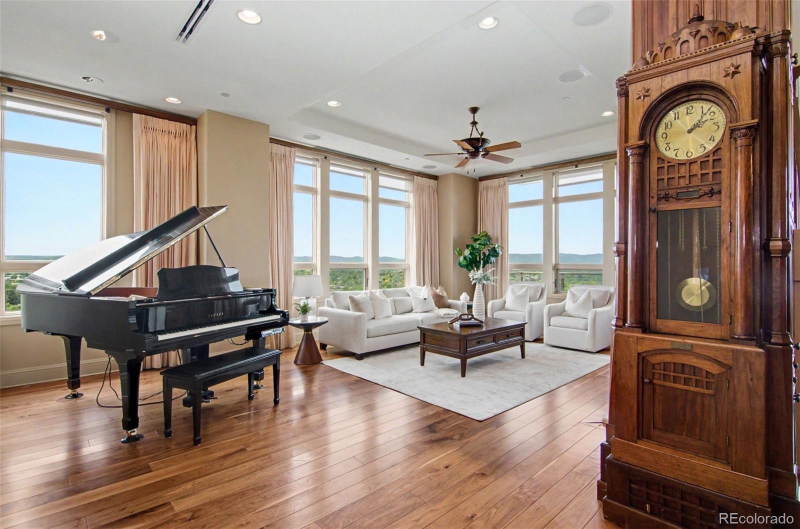 Image 4: View of the living room from the kitchen Image 4: View of the living room from the kitchen