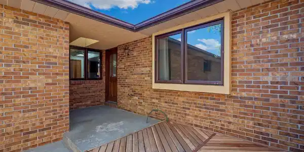 Image 4: Courtyard front Image 4: Courtyard front
