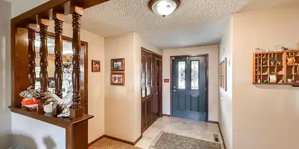 Image 4: Foyer Image 4: Foyer