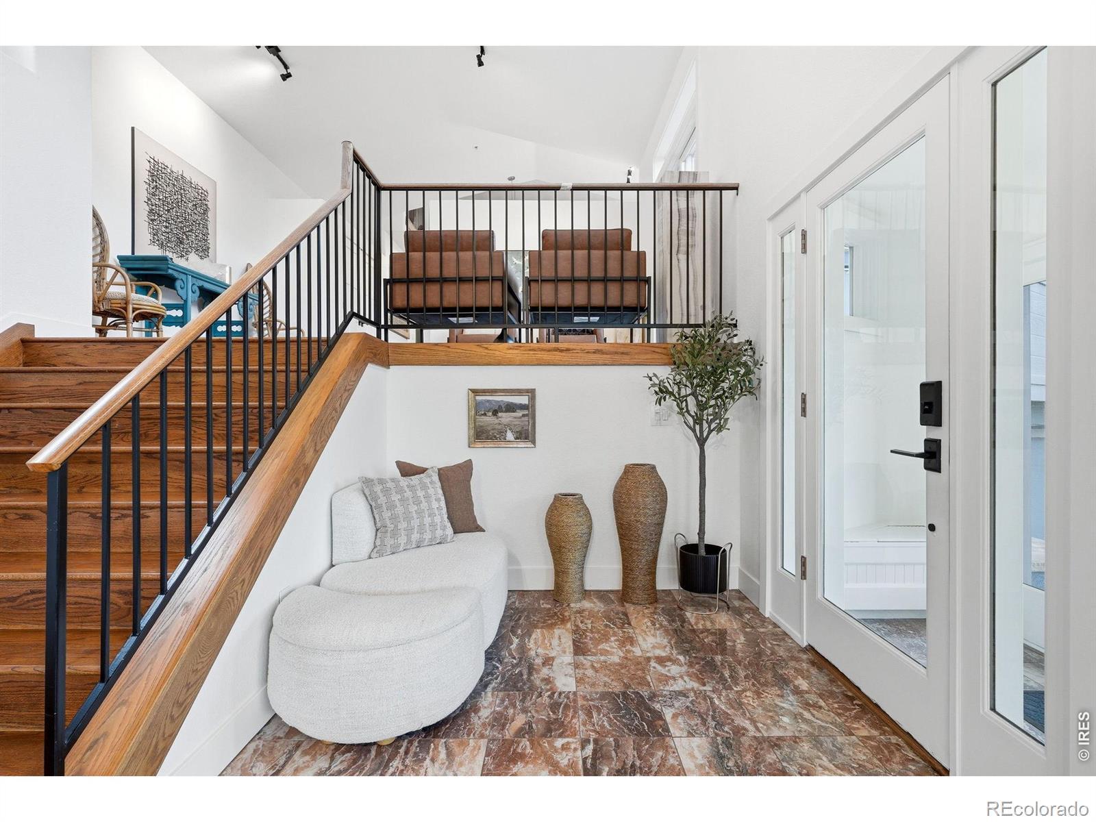 Image 2: Entryway Image 2: Entryway