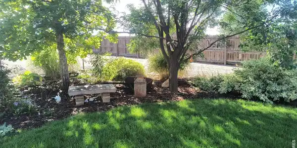 Image 4: Peaceful area in back yard Image 4: Peaceful area in back yard