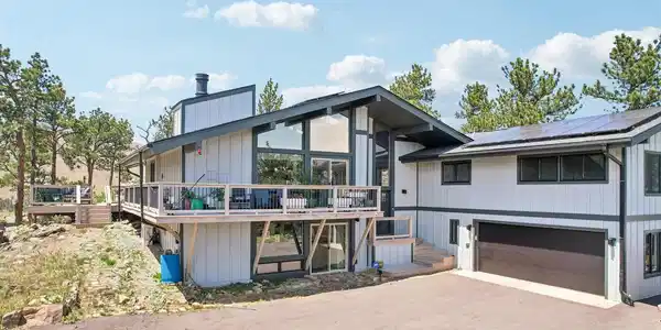Image 4: 2.5 Car Garage Image 4: 2.5 Car Garage