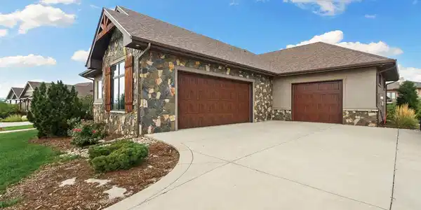 Image 3: Oversized (1,342 sf!) 3-car garage Image 3: Oversized (1,342 sf!) 3-car garage