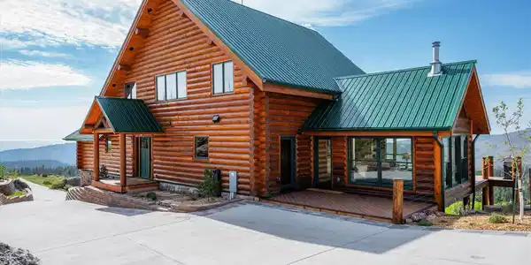 Image 2: Beautifully presented front entry Image 2: Beautifully presented front entry
