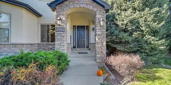 2554 Dutch Court