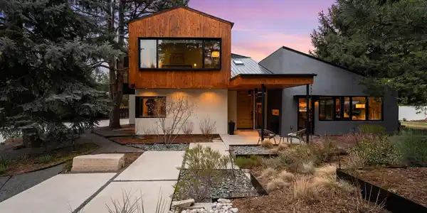 2600 W Prospect Road