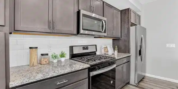 Image 2: Open concept kitchen Image 2: Open concept kitchen