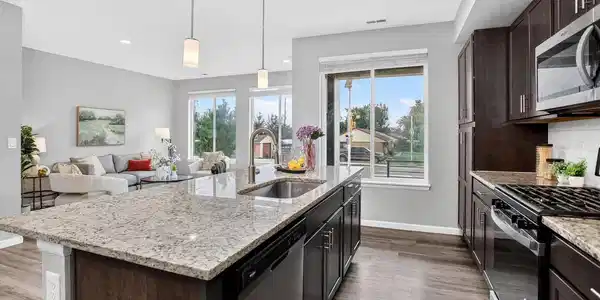 Image 4: Open concept kitchen Image 4: Open concept kitchen